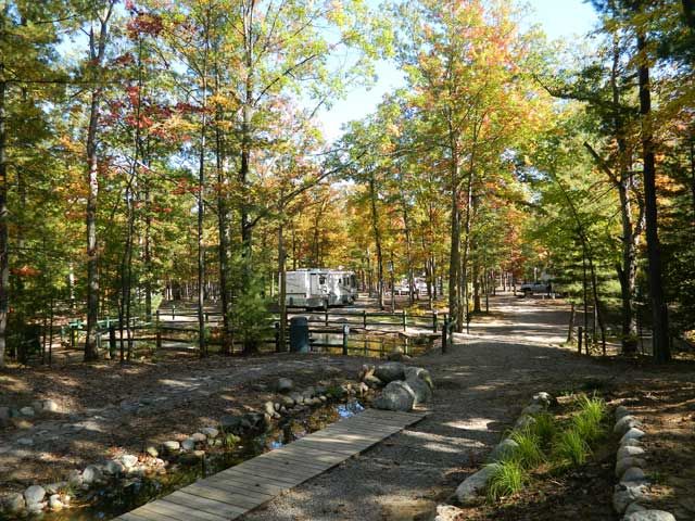 Campsite-Fall-Color_640x480